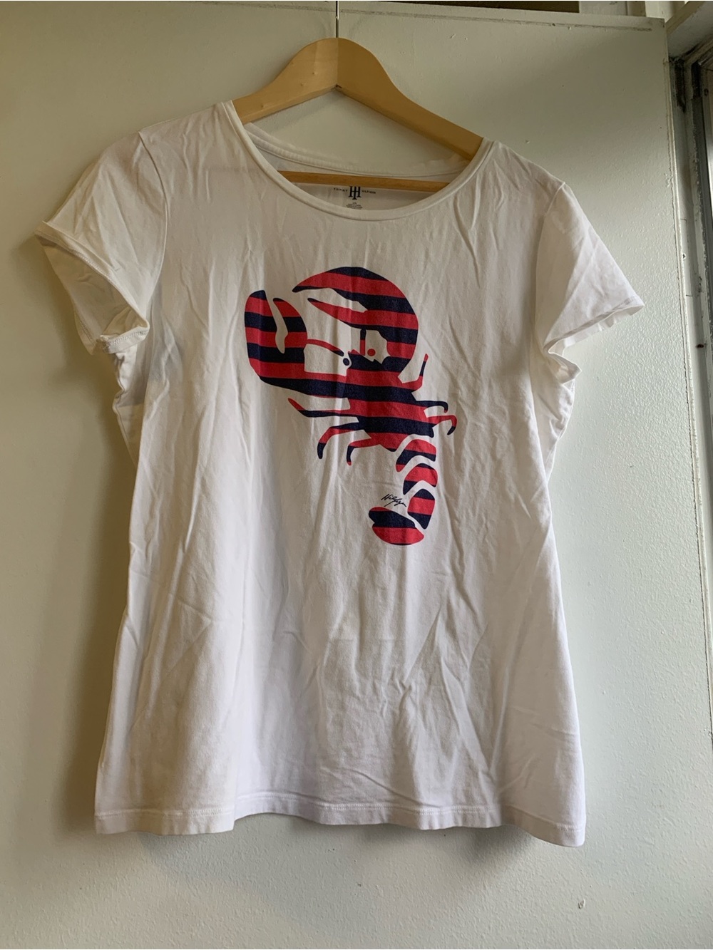 Tommy Hilfiger Graphic Tee with Pink and Navy Striped Lobster Size L